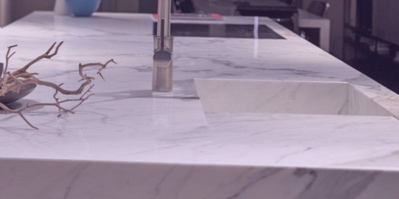 Baños de mármol en Valencia que mezclan elegancia y funcionalidad